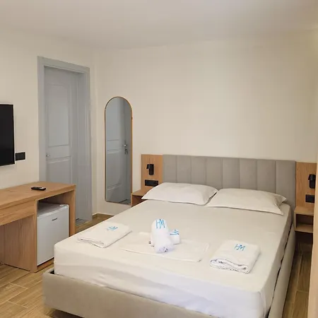 Azure Hotel Dhermi