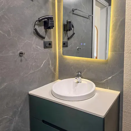 Azure Hotel Dhermi